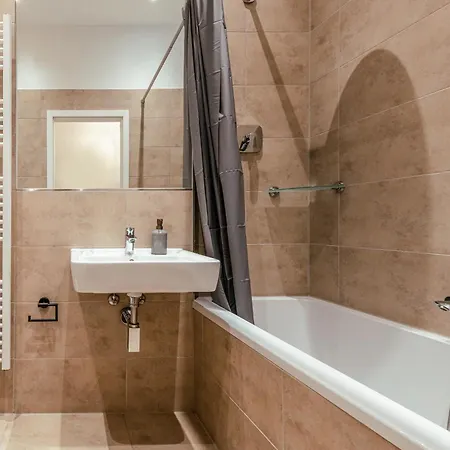 Daire The Malmoeer, Modern 1 Bedroom On 40m2, Own Backyard Garden-terrace, Quite & Relaxed, However In Prenzlauer Berg Berlin