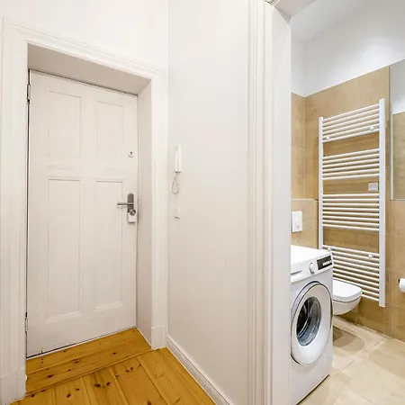The Malmoeer, Modern 1 Bedroom On 40m2, Own Backyard Garden-terrace, Quite & Relaxed, However In Prenzlauer Berg Apartment Berlin